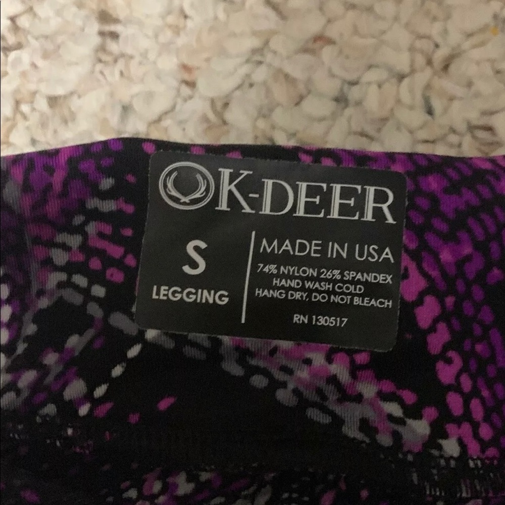 K-Deer Leggings size small in Mystic